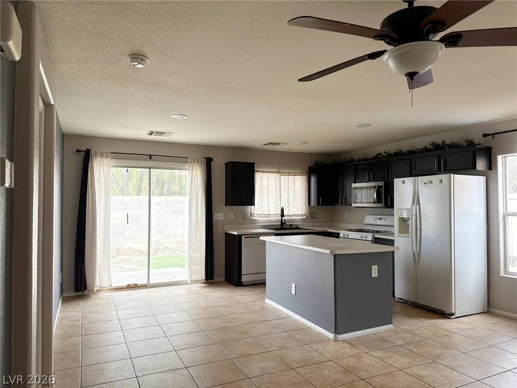 824 Blushing Rose Place — photo 3