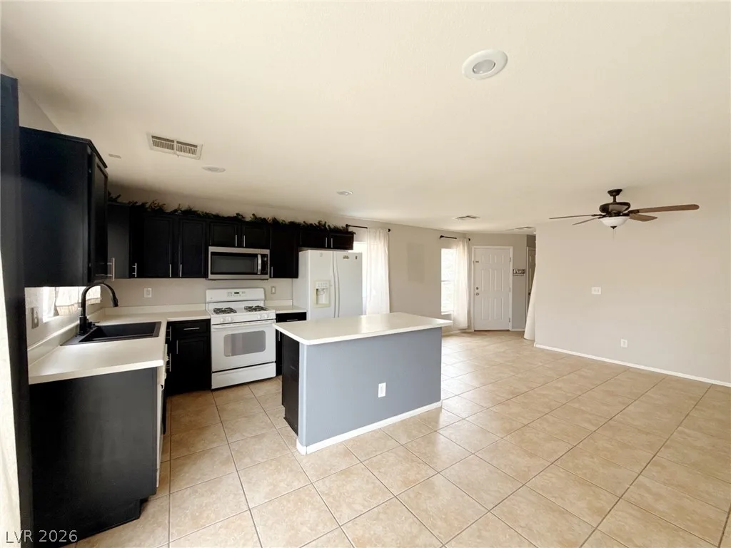 824 Blushing Rose Place — photo 4