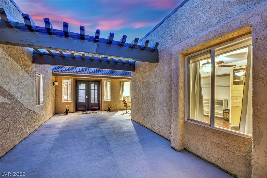 1027 Sidehill Way — photo 3