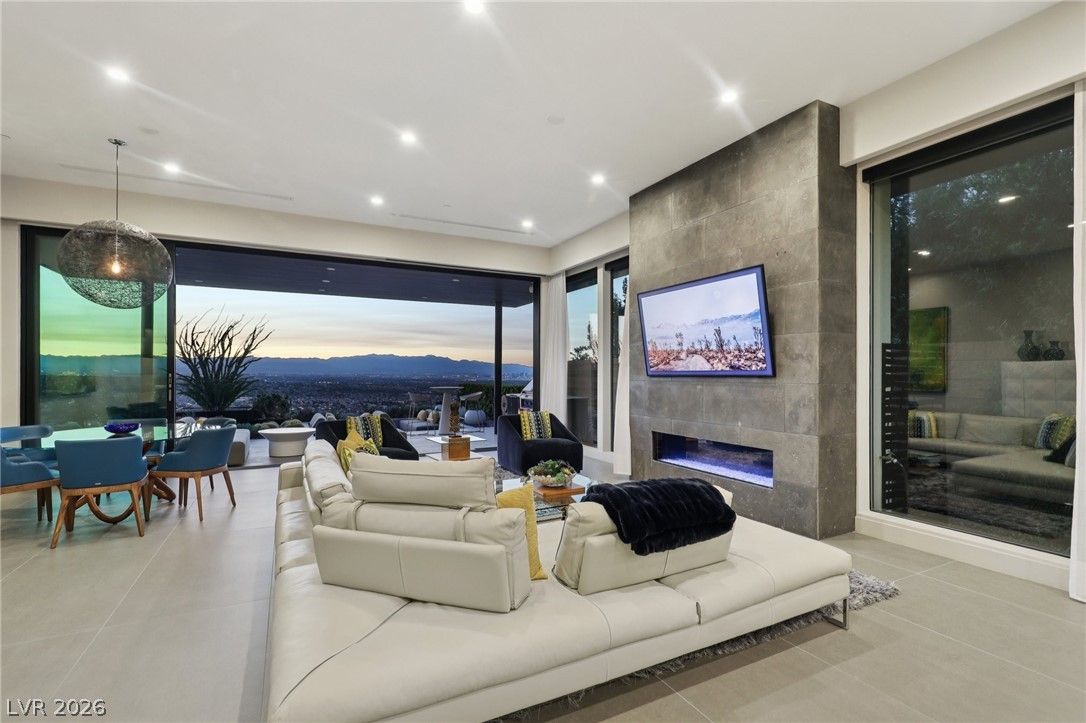 375 Tranquil Peak Court — photo 2
