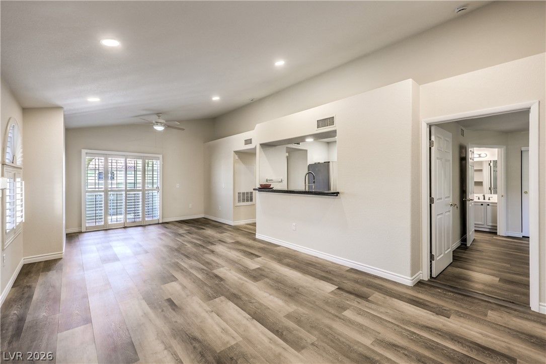 7950 West Flamingo Road 2185 — photo 2 of 44