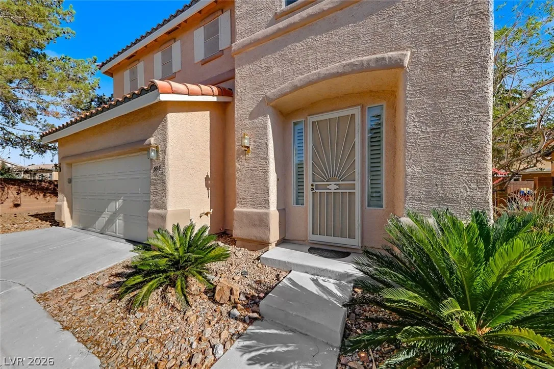 999 Whispering Grove Avenue — photo 4