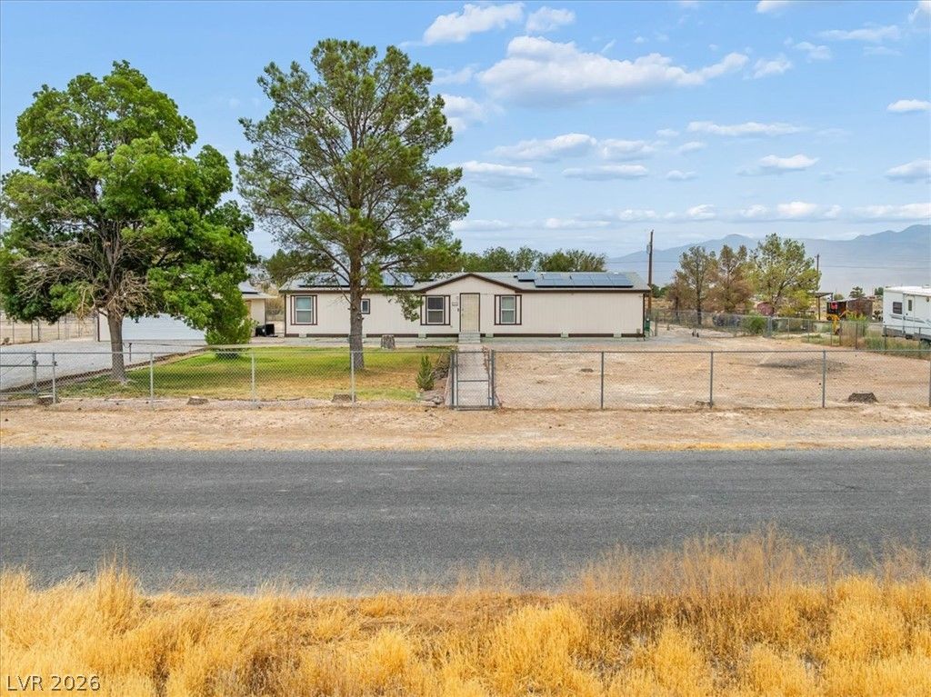 1670 Gee Street — photo 3