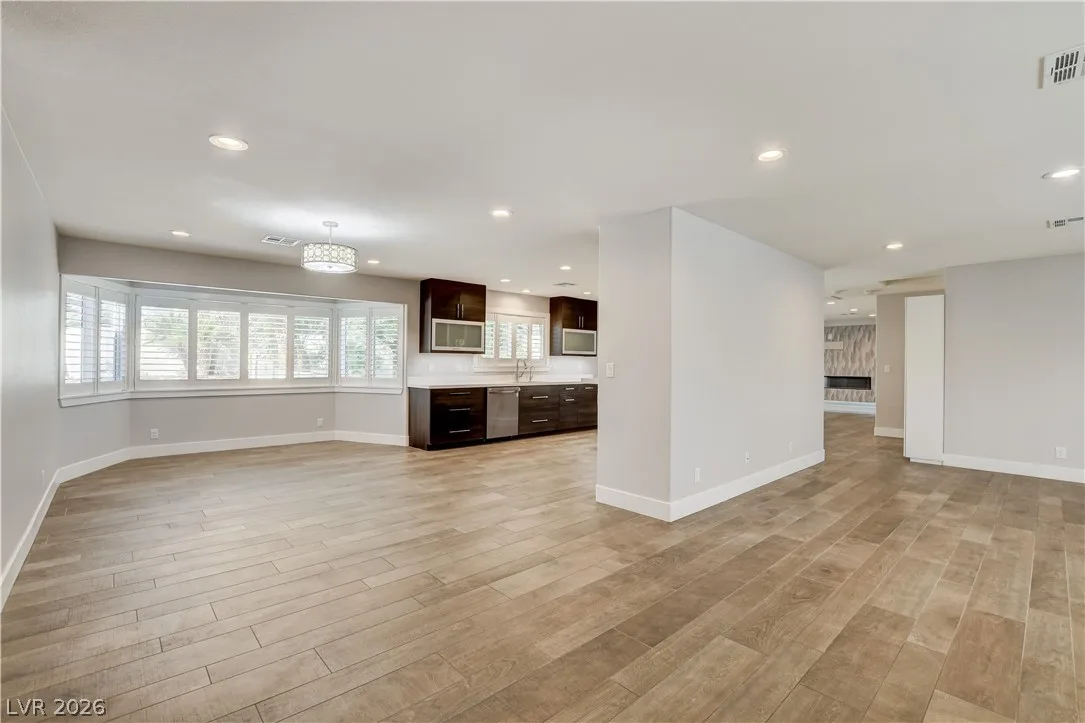 4207 Ridgecrest Drive — photo 5 of 27