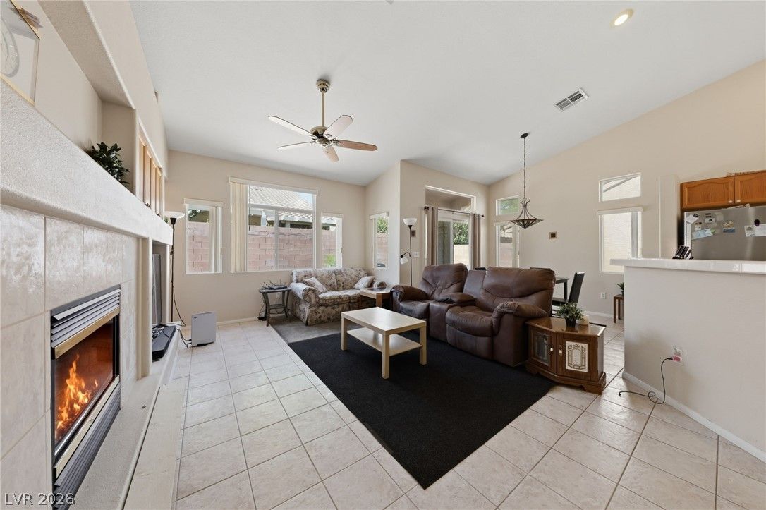 9642 Midnight Sun Avenue — photo 2