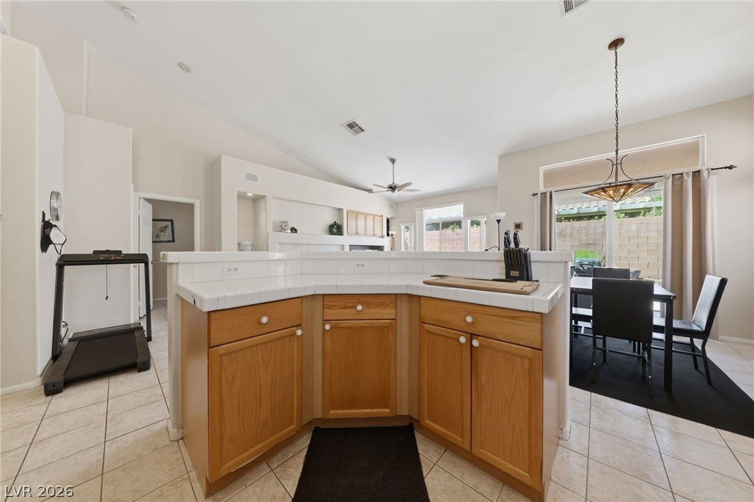 9642 Midnight Sun Avenue — photo 3