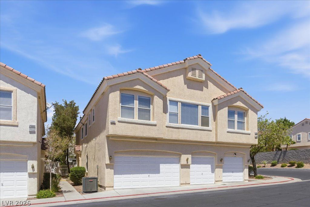2592 Lazy Saddle Drive — photo 2 of 25