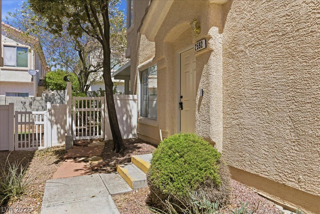 2592 Lazy Saddle Drive — photo 5 of 25
