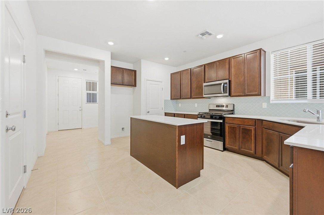 3765 Osiris Avenue — photo 5