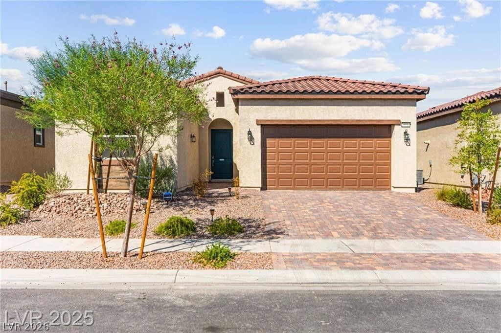851 Klamath Springs Street — photo 1