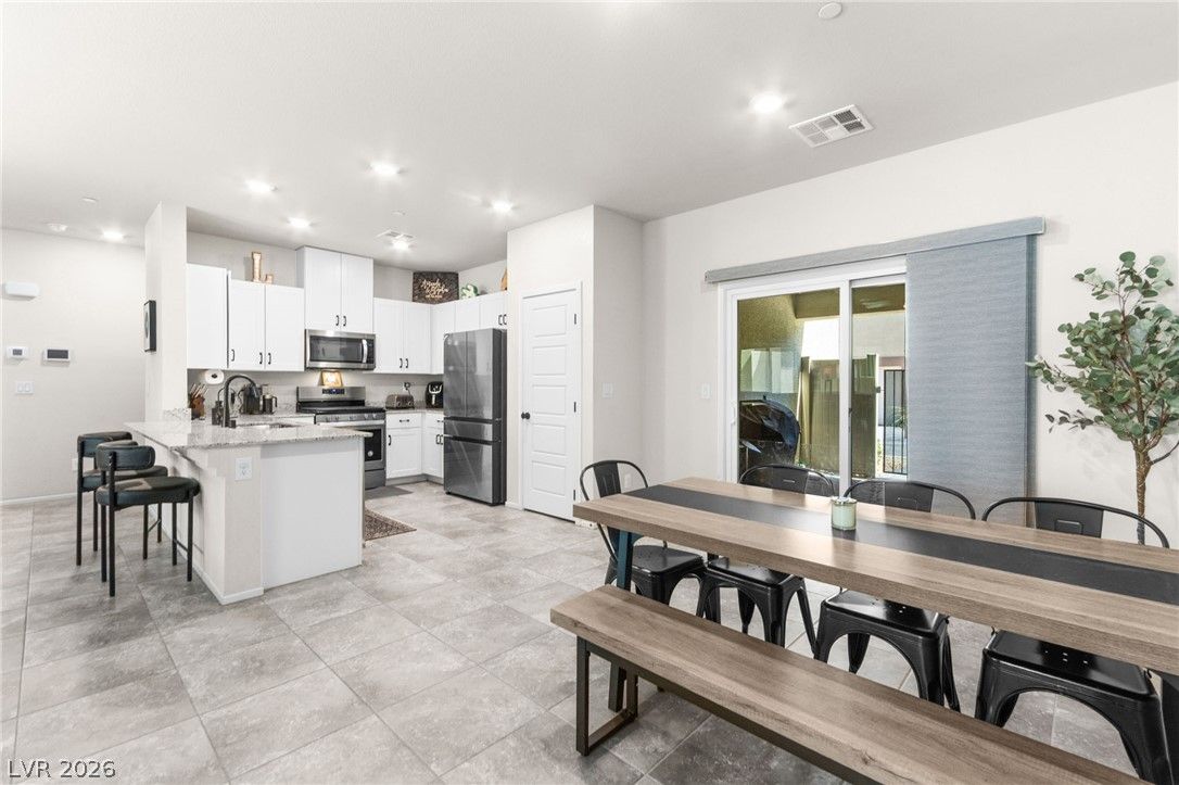 7489 Onyx Star Street — photo 3