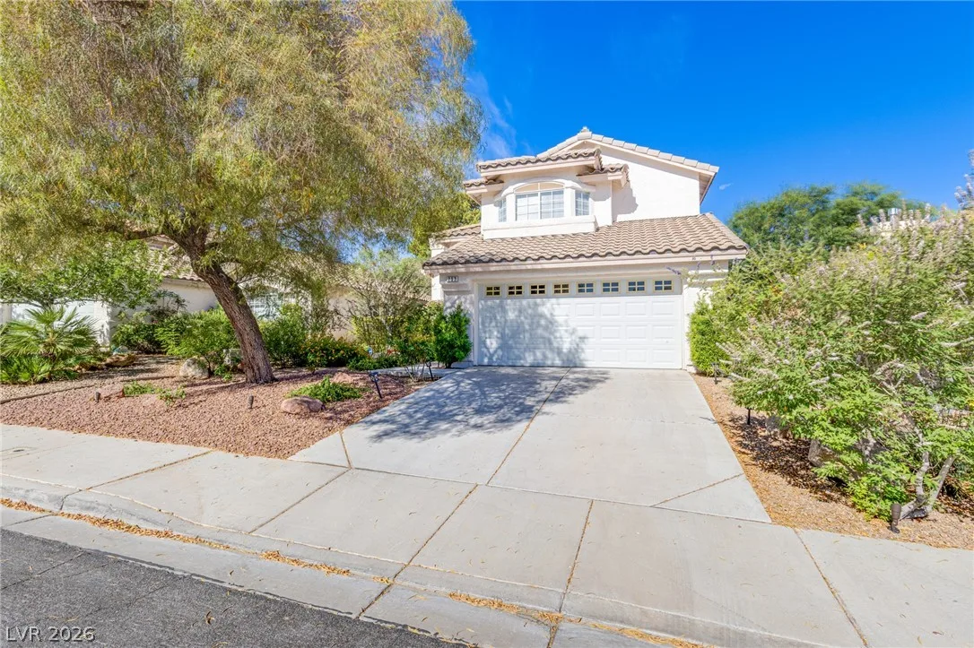 253 Camelback Ridge Avenue — photo 2