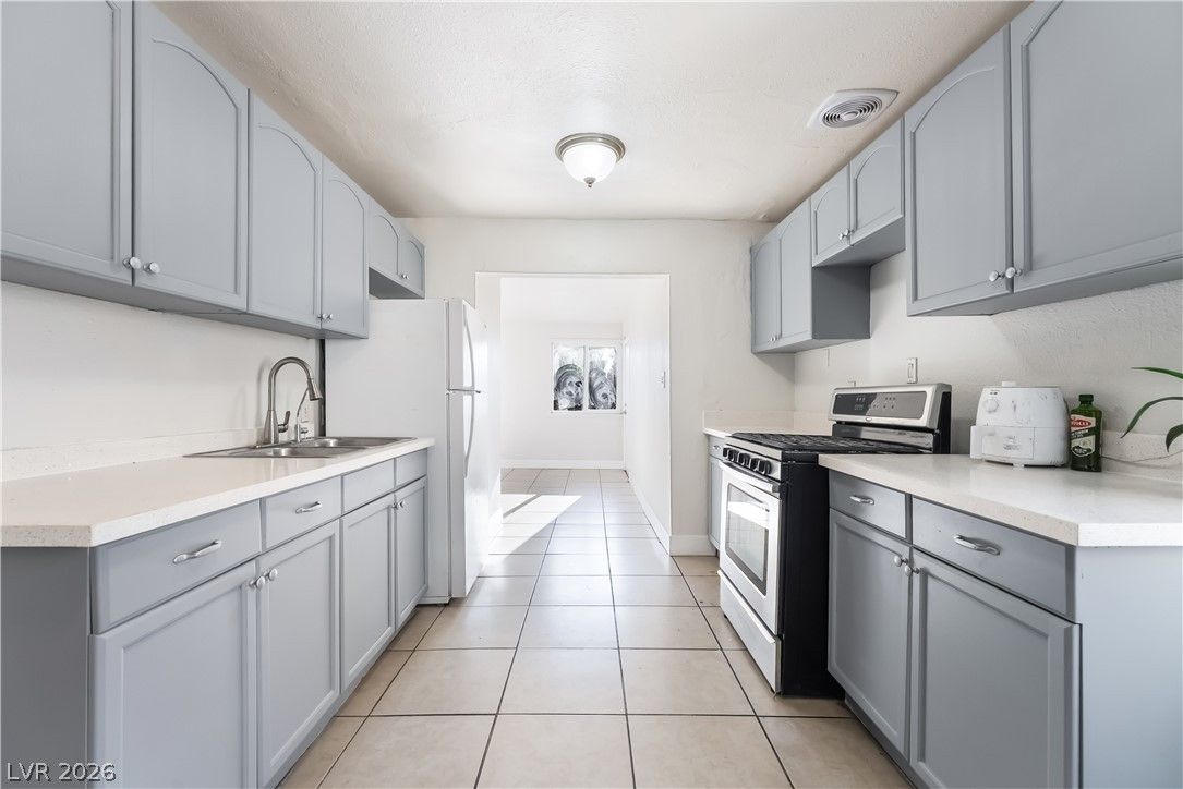 2625 Spear Street — photo 3