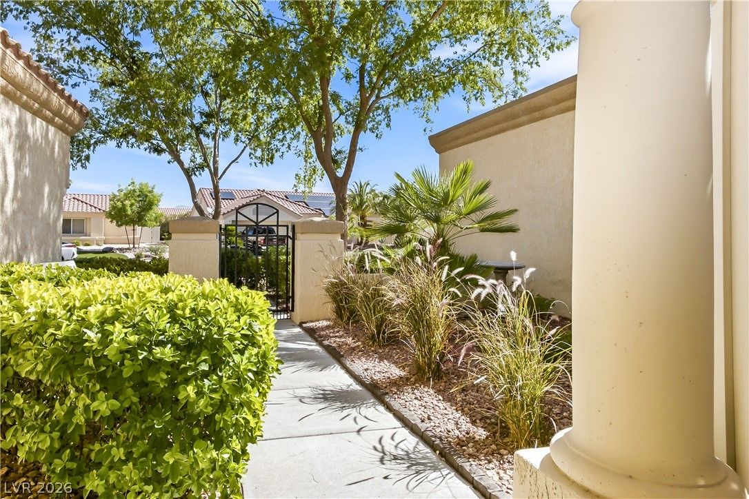 8929 Mountain Gate Drive — photo 3
