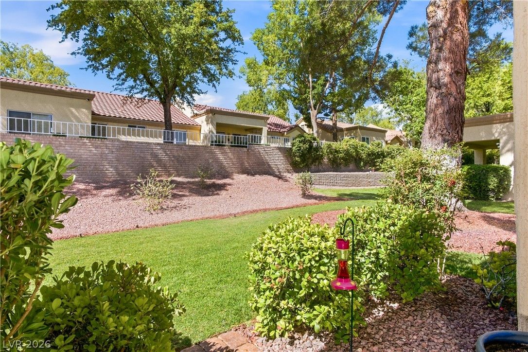 8929 Mountain Gate Drive — photo 4