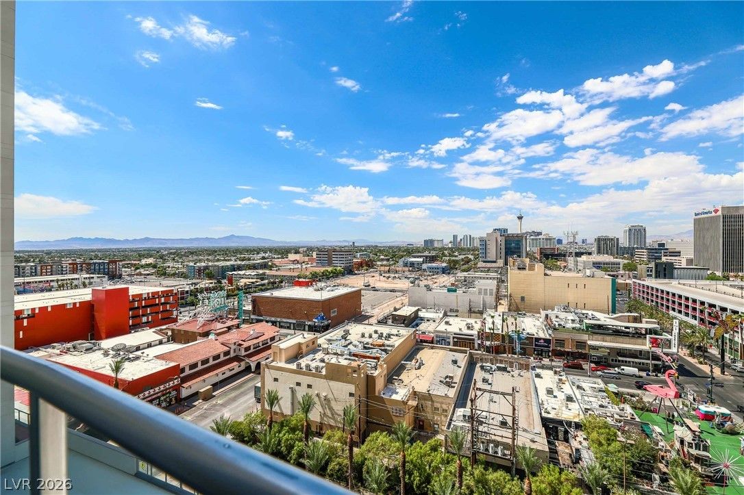 150 LAS VEGAS Boulevard 1211 — photo 3