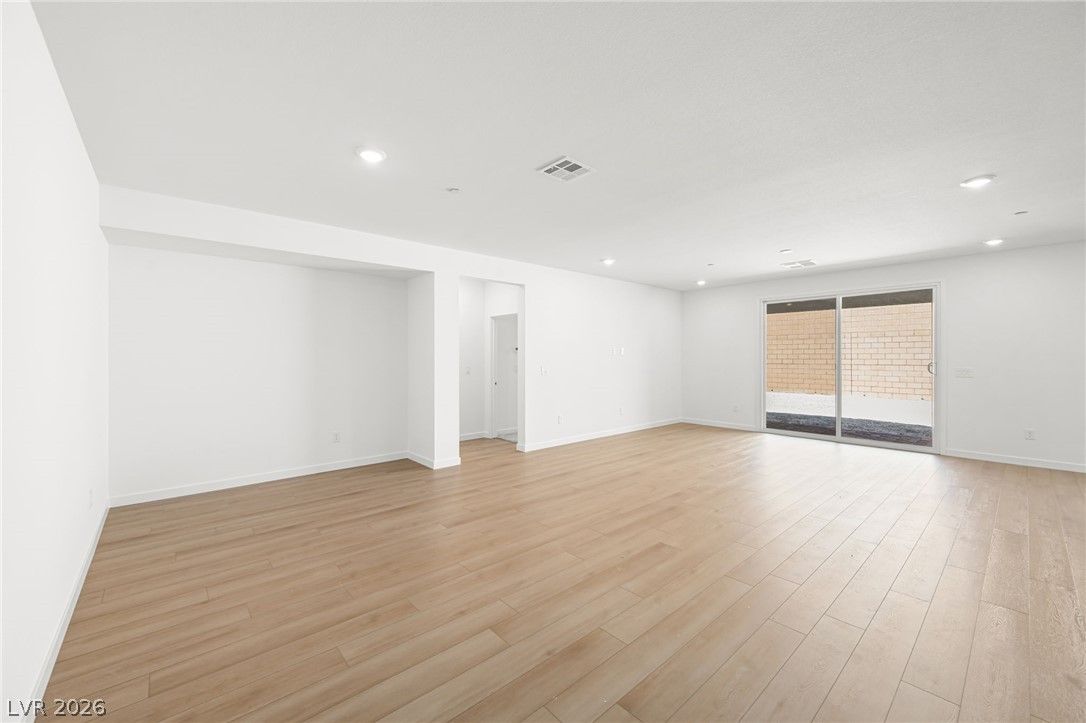 10874 Lewis Pointe Avenue — photo 3