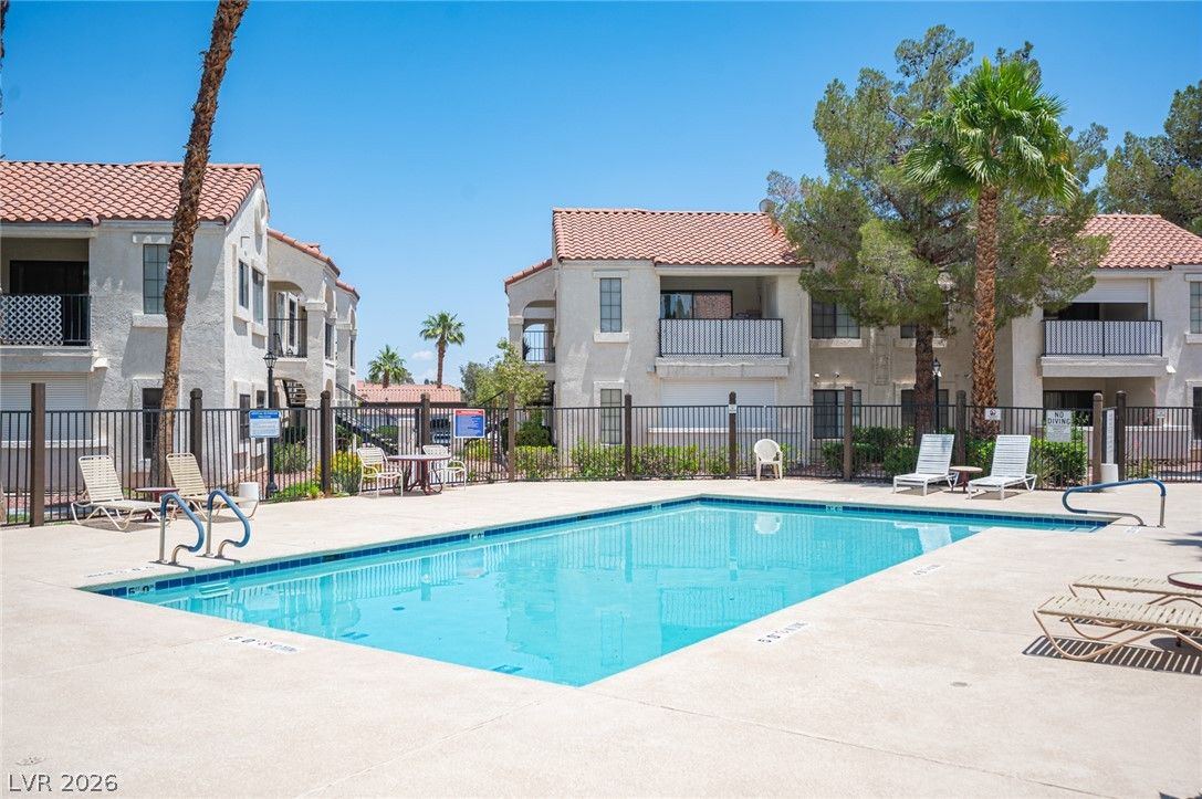 4729 Nara Vista Way 202 — photo 3 of 38