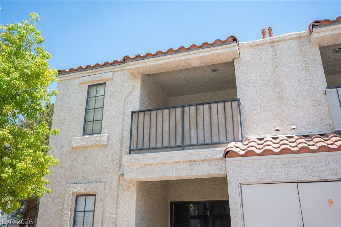 4729 Nara Vista Way 202 — photo 5 of 38