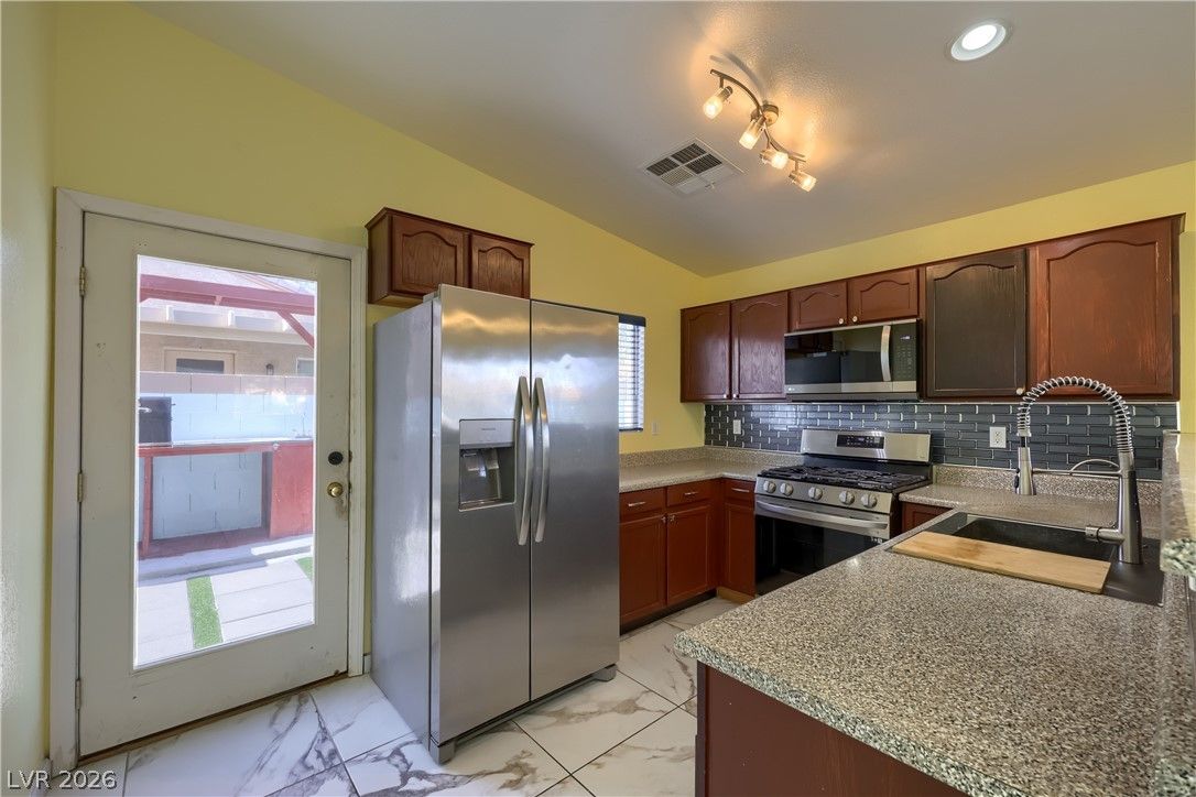 5205 Mineral Lake Drive — photo 4 of 24