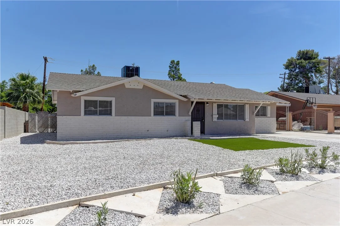 3056 Greenbriar Drive — photo 2
