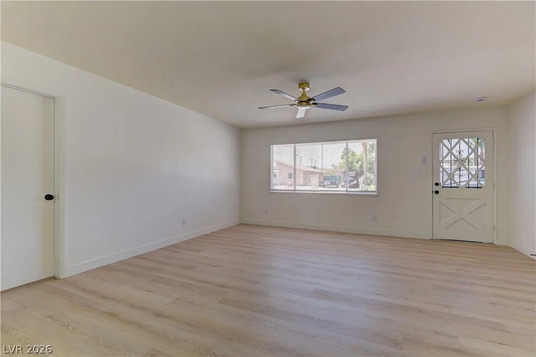 3056 Greenbriar Drive — photo 5