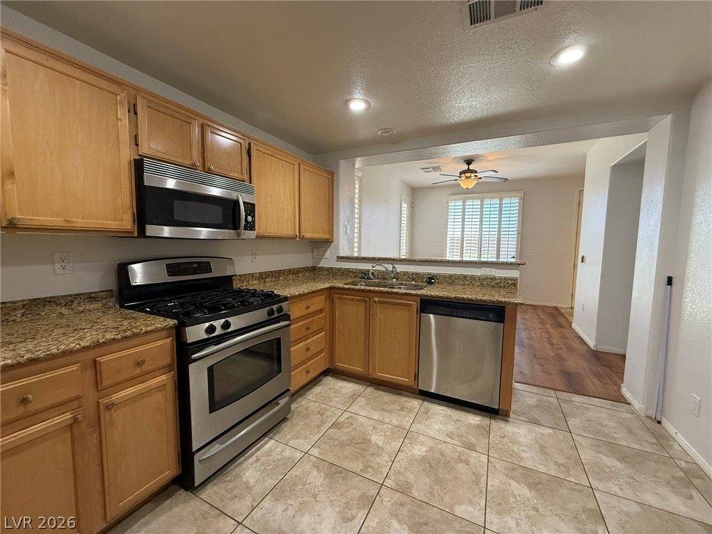 10221 Delray Beach Avenue 102 — photo 5 of 24