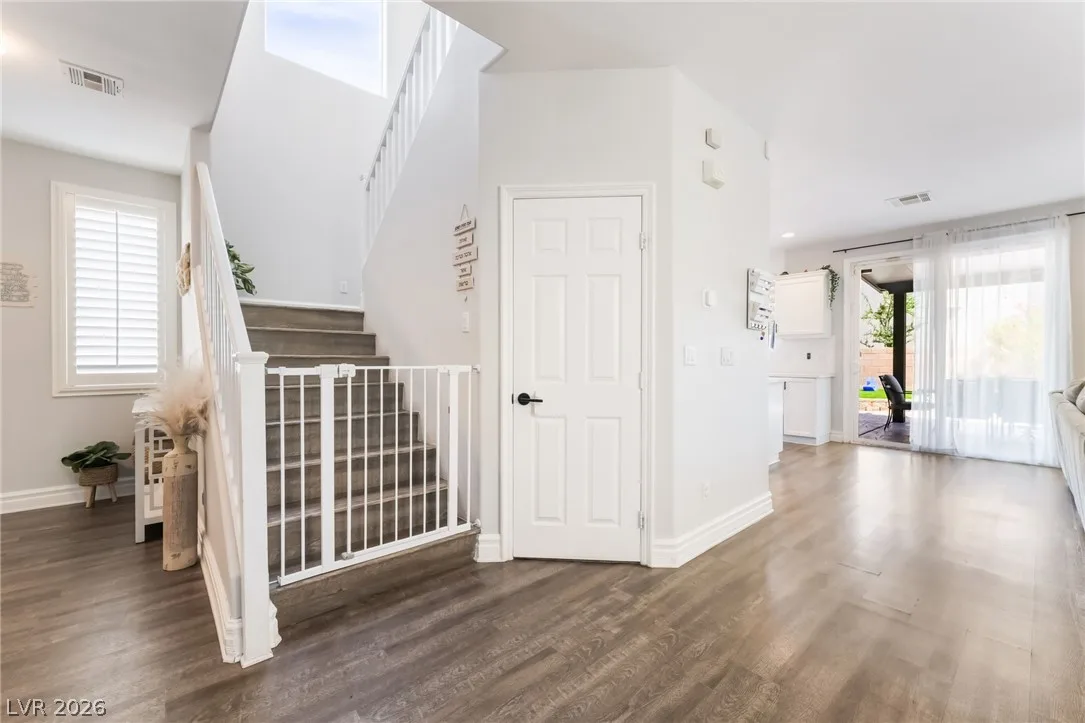 9762 Valmeyer Avenue — photo 5