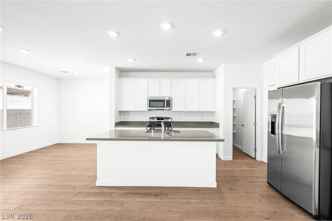 8382 Caldera Hills Avenue — photo 3 of 25