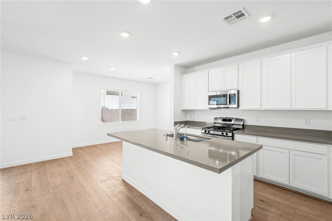 8382 Caldera Hills Avenue — photo 4 of 25