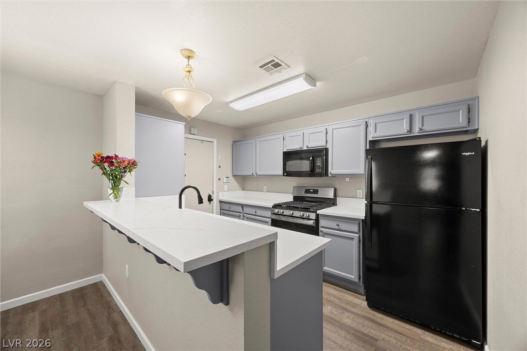 8452 Boseck Drive 154 — photo 1