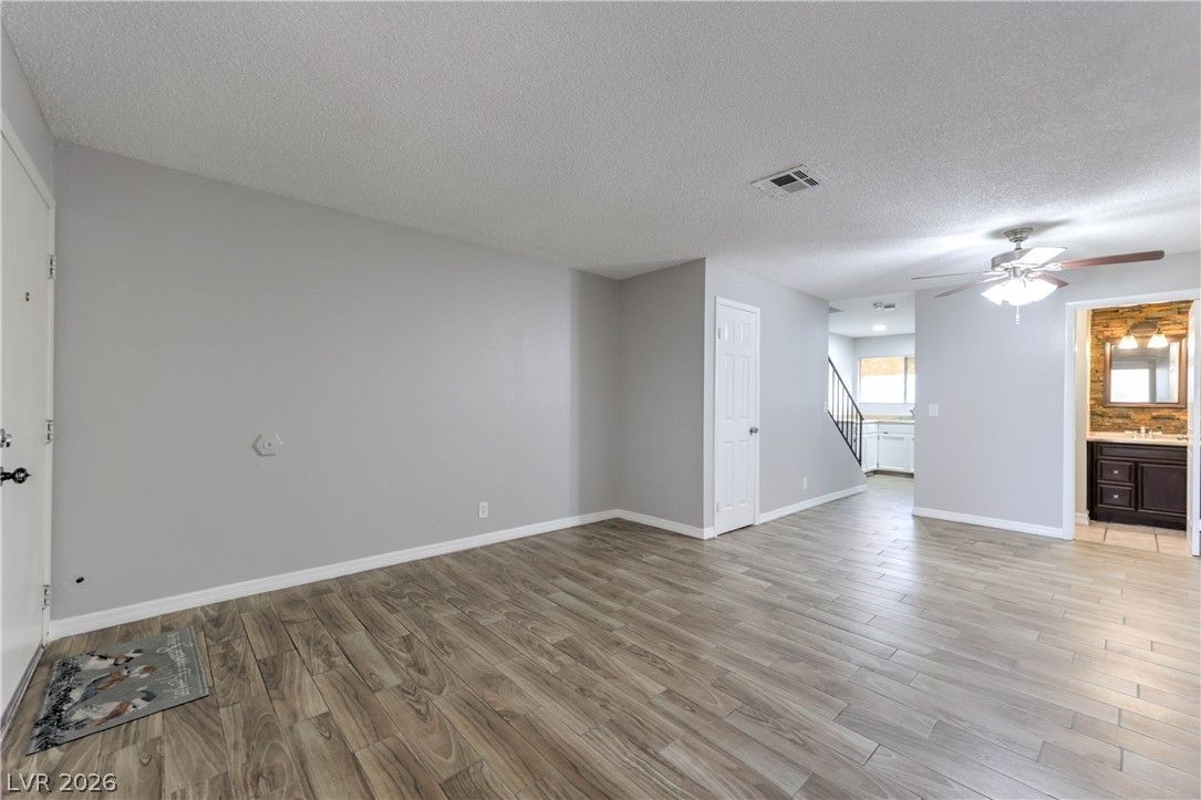 1303 Darlene Way 302C — photo 2 of 21