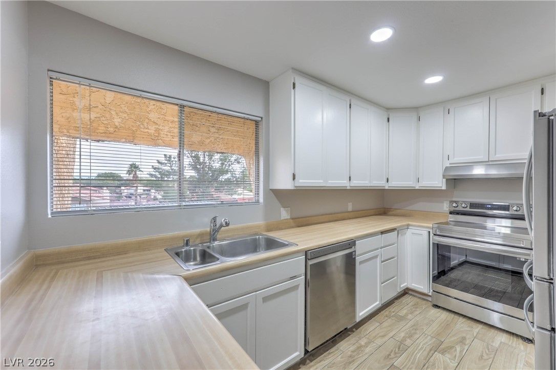 1303 Darlene Way 302C — photo 3 of 21
