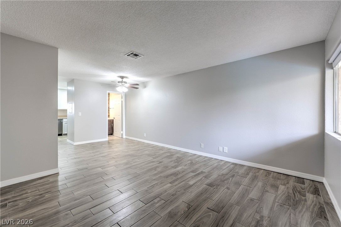 1303 Darlene Way 302C — photo 4 of 21