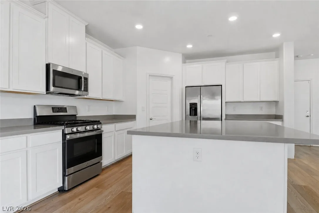 1623 Dakota Group Avenue — photo 4