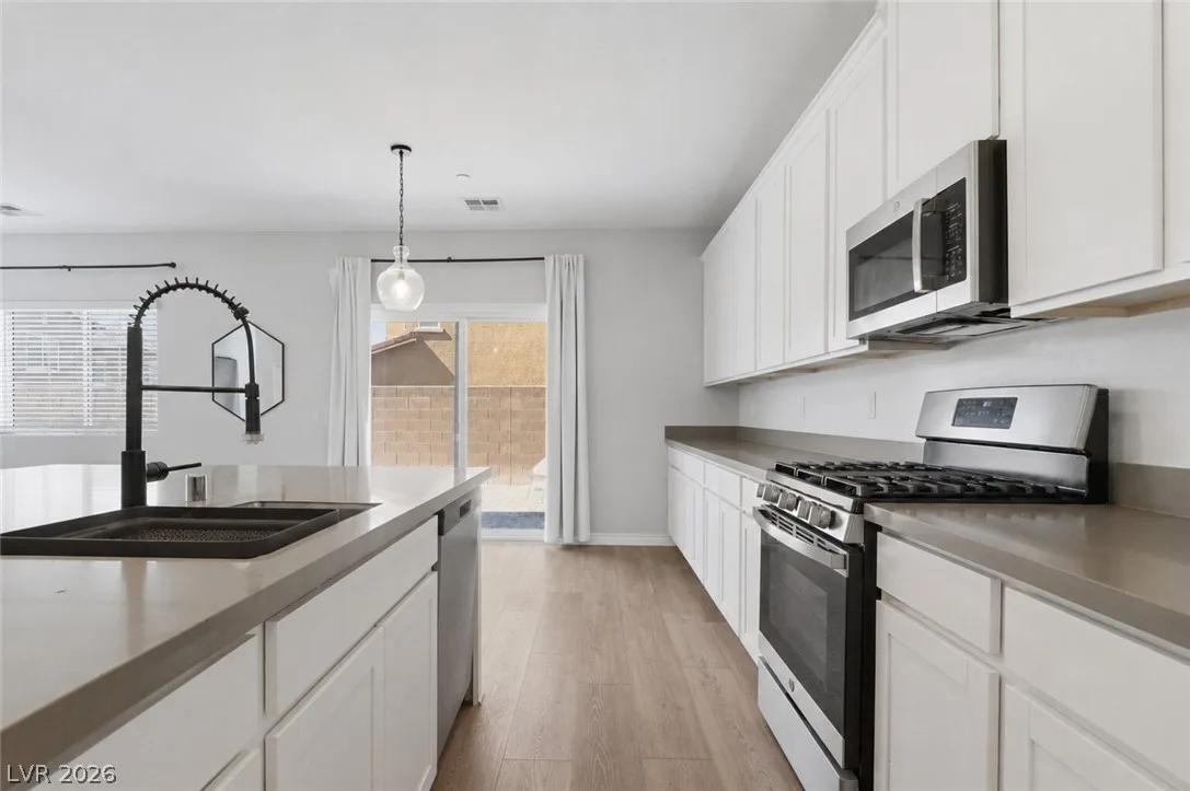 1623 Dakota Group Avenue — photo 5