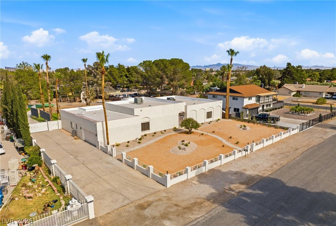 3070 Mann Street — photo 3