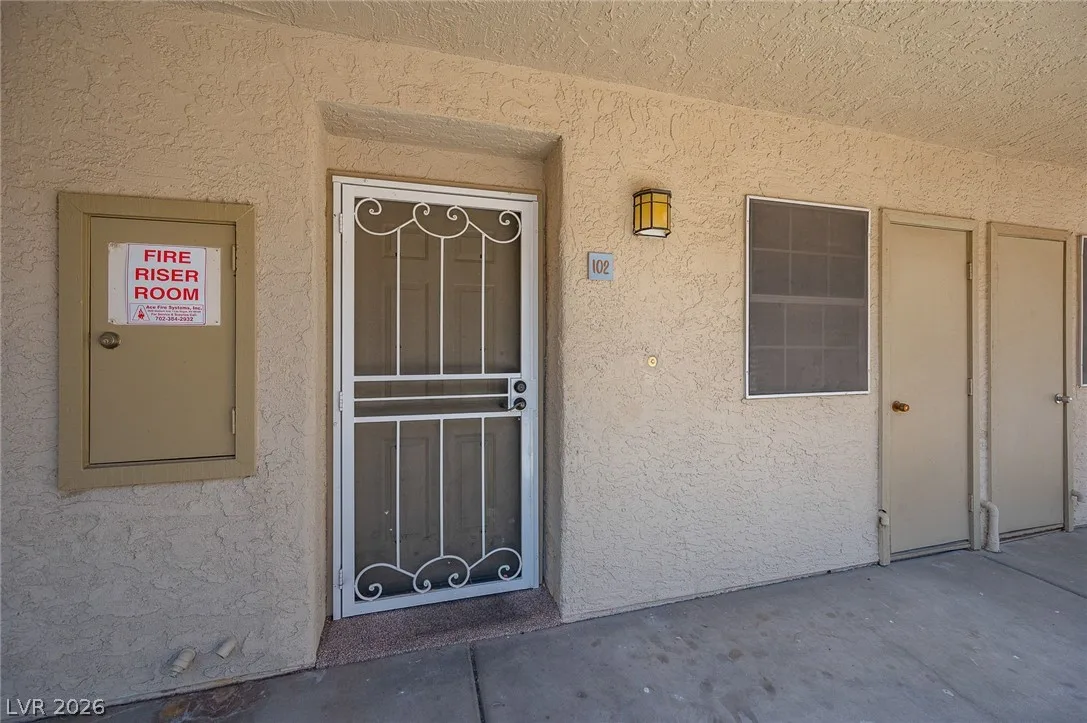 2076 Mesquite Lane 102 — photo 3