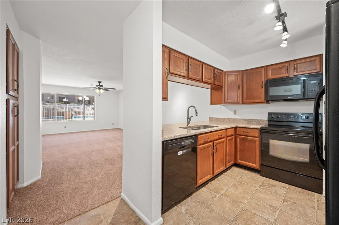 2076 Mesquite Lane 102 — photo 5