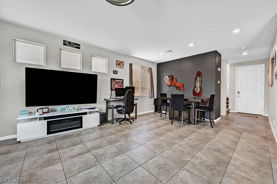 4312 Solitude Falls Avenue — photo 2