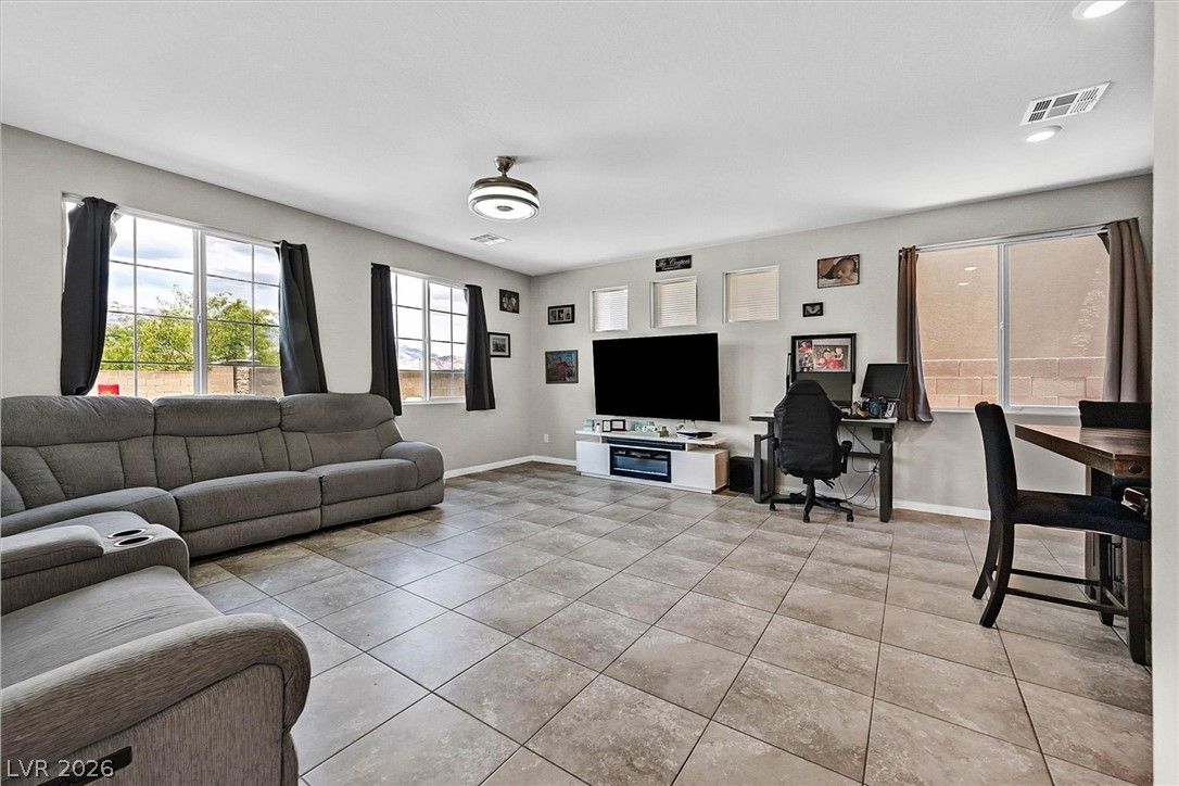 4312 Solitude Falls Avenue — photo 3