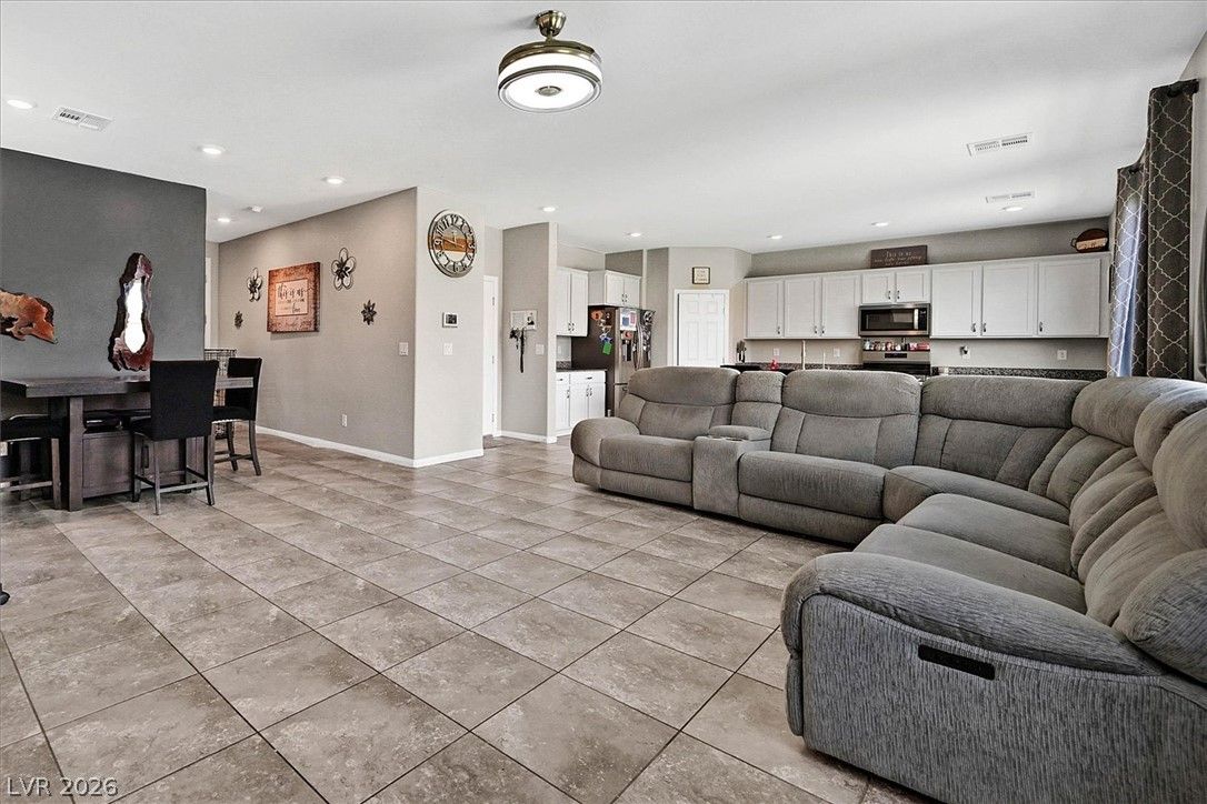 4312 Solitude Falls Avenue — photo 4