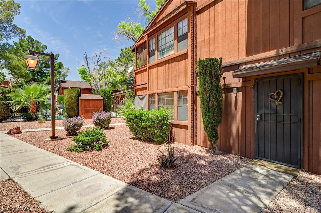 5889 Laredo Street — photo 4 of 42