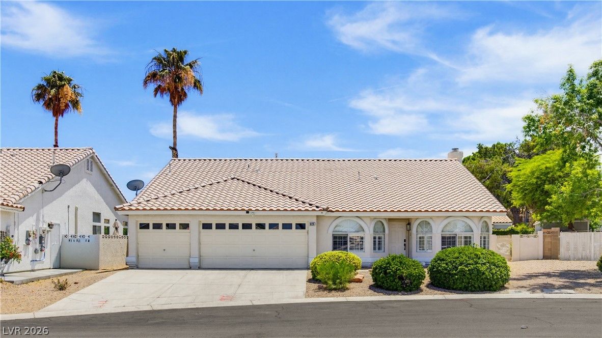 825 Royal Moon Avenue — photo 2