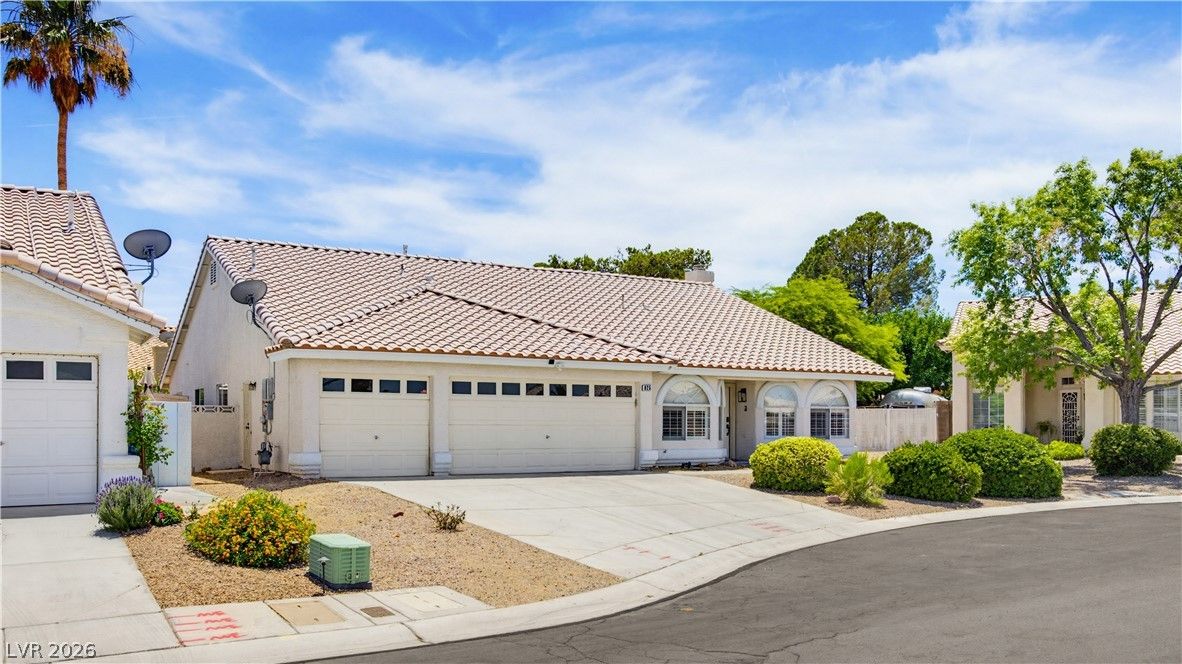 825 Royal Moon Avenue — photo 3