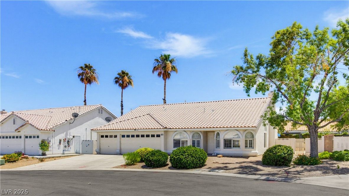 825 Royal Moon Avenue — photo 4