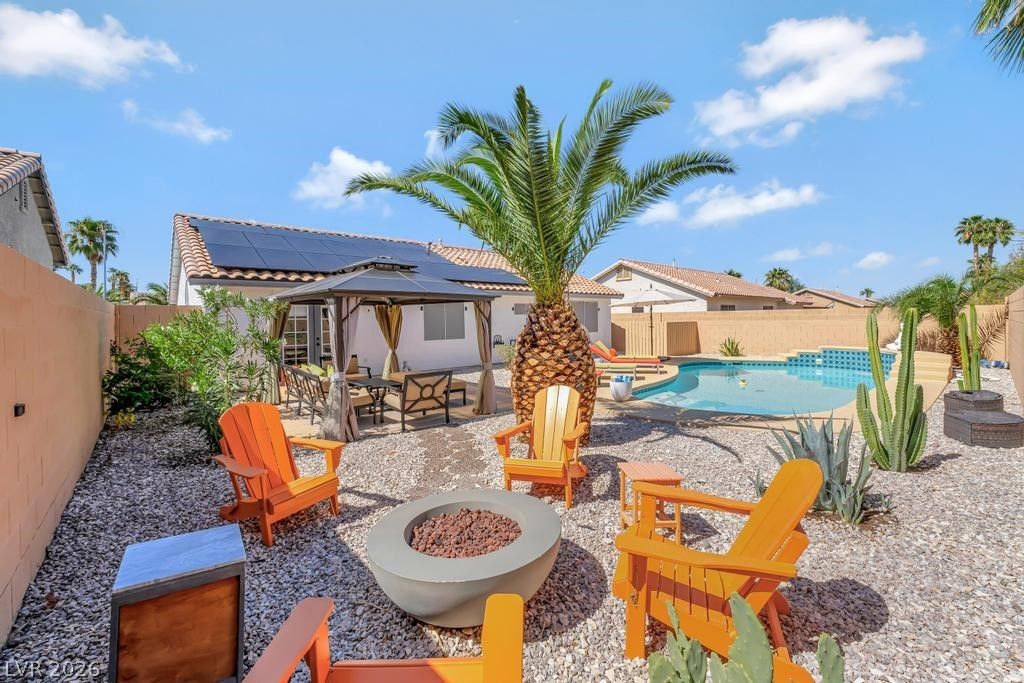 316 Desert Knolls Street — photo 3
