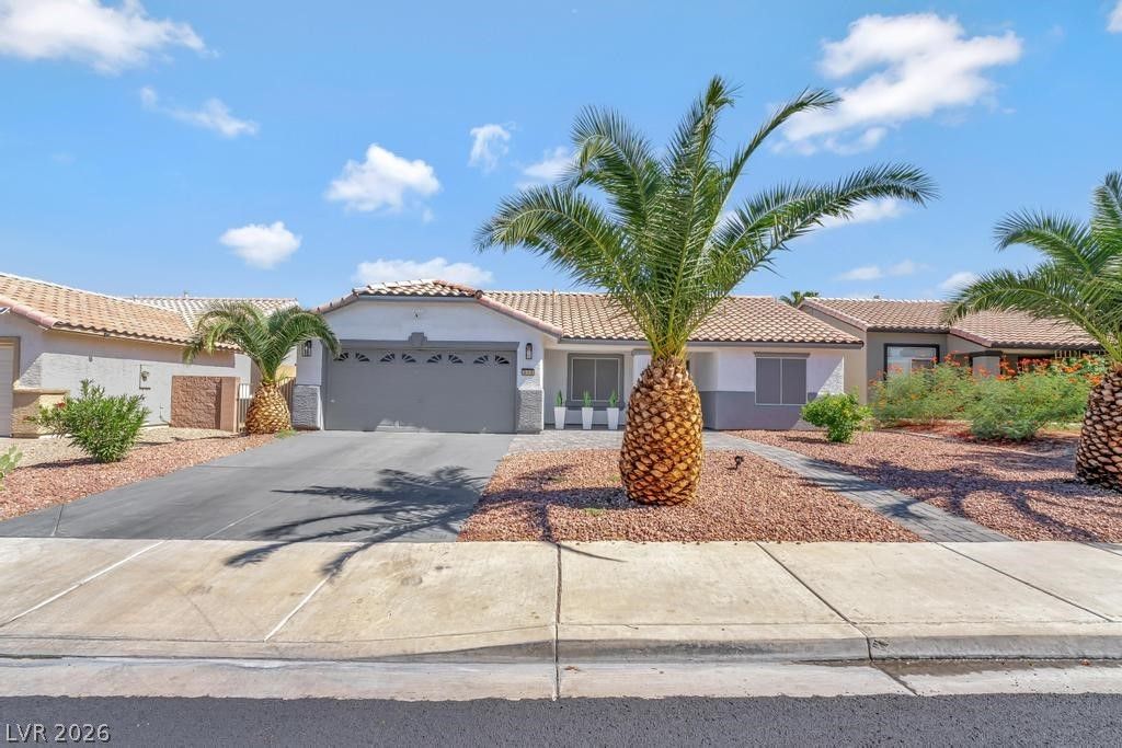 316 Desert Knolls Street — photo 4