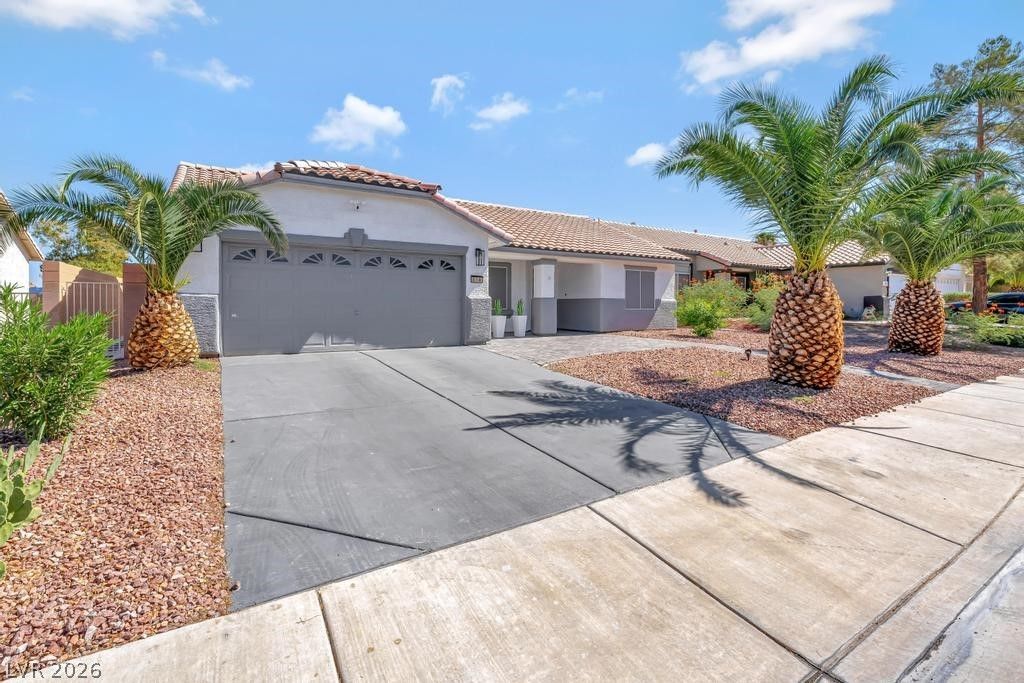 316 Desert Knolls Street — photo 5