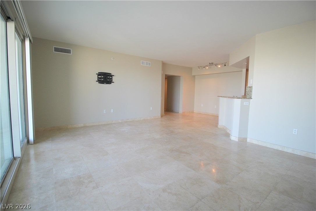 2777 Paradise Road 708 — photo 4 of 13